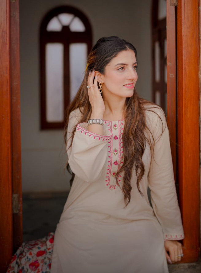 Gulnaar - 3 piece suite - Premium Lawn