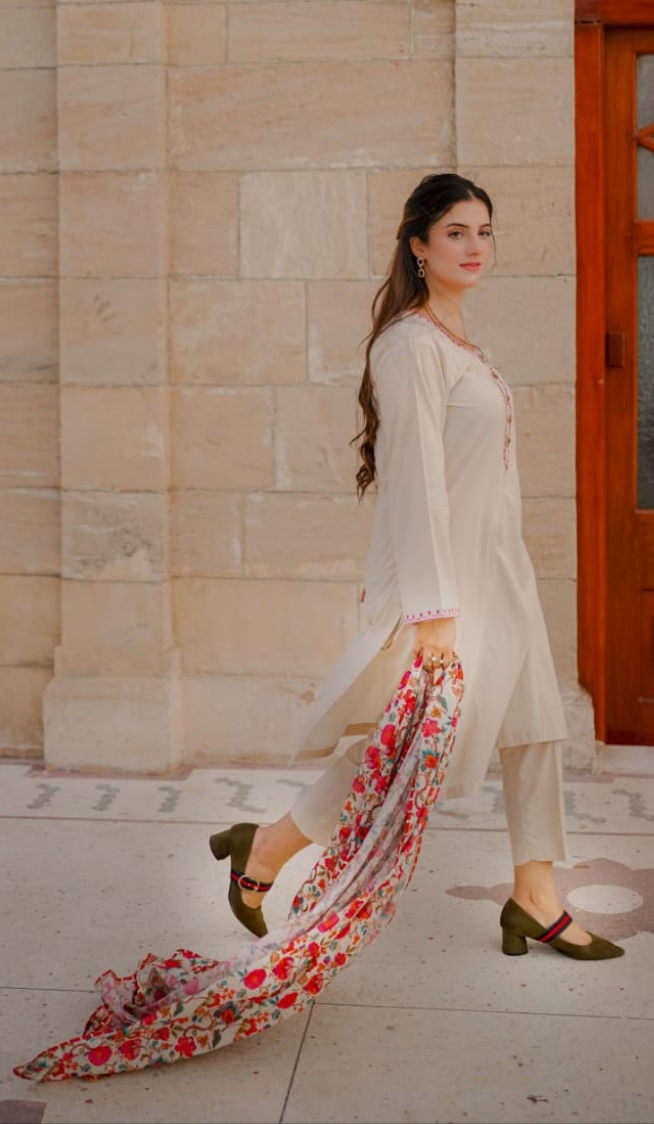 Gulnaar - 3 piece suite - Premium Lawn