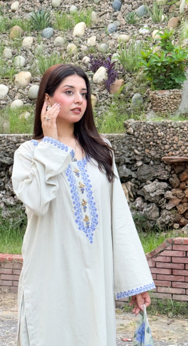 Gulnaaz - 3 piece suite - Premium Lawn