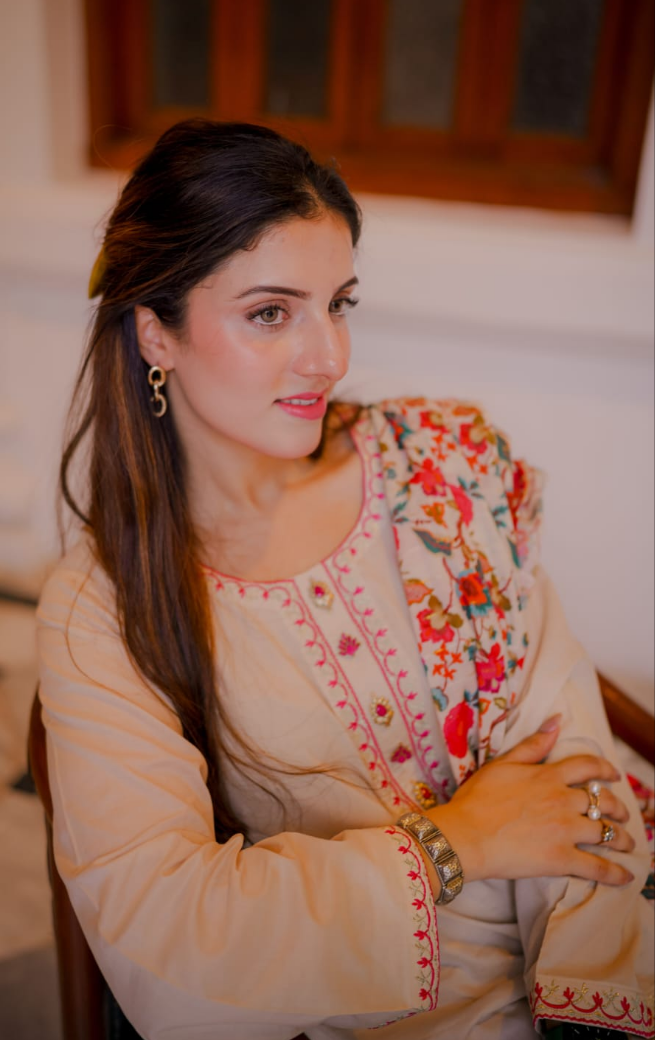 Gulnaar - 3 piece suite - Premium Lawn