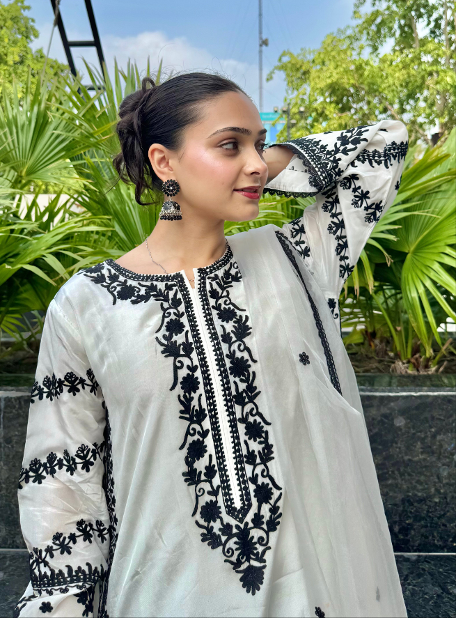 Noor-e-Khas - 3 piece suite - Premuim Tussel Silk