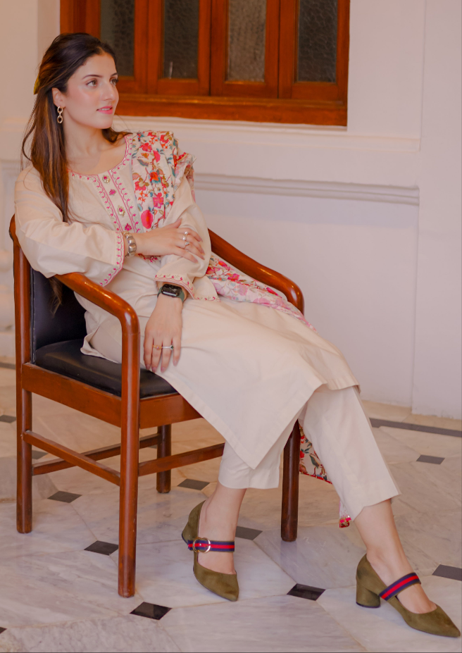 Gulnaar - 3 piece suite - Premium Lawn